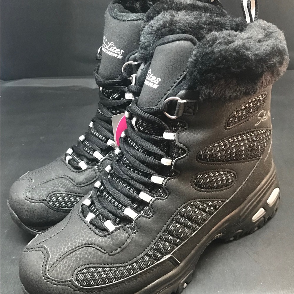 Skechers Women’s d’lites winter boots size 7
